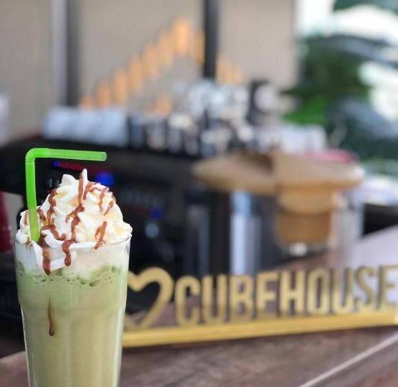 هتل Cube House Osh