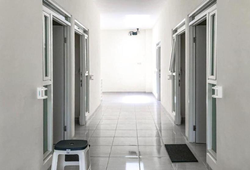 فندق Koolkost Female Syariah Near Universitas Muhammadiyah Malang Campus Iii