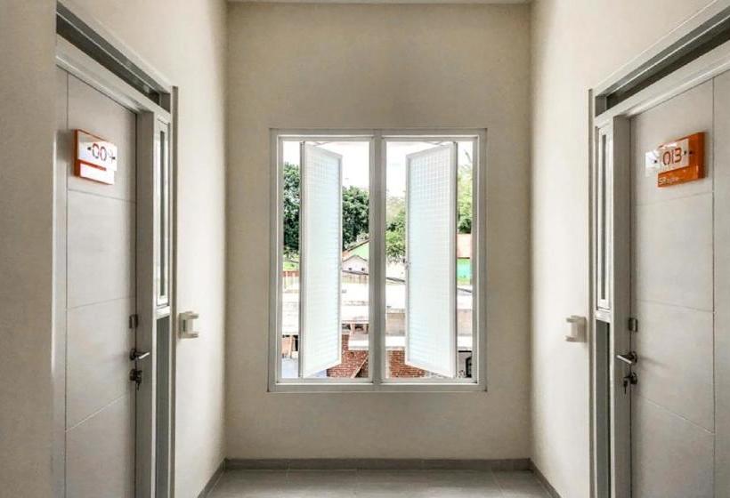 فندق Koolkost Female Syariah Near Universitas Muhammadiyah Malang Campus Iii