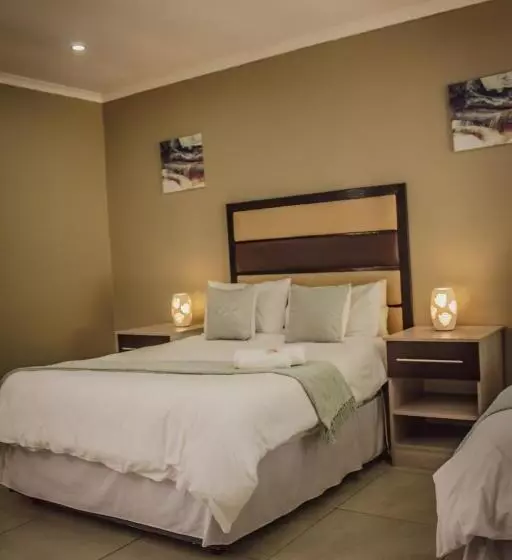 ペンション The Daughters Guest House
