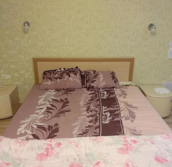 Pensione хостел Maxi