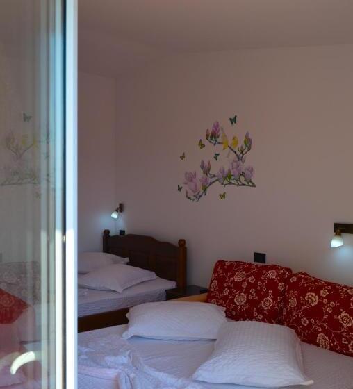 פנסיון Roman Costinesti