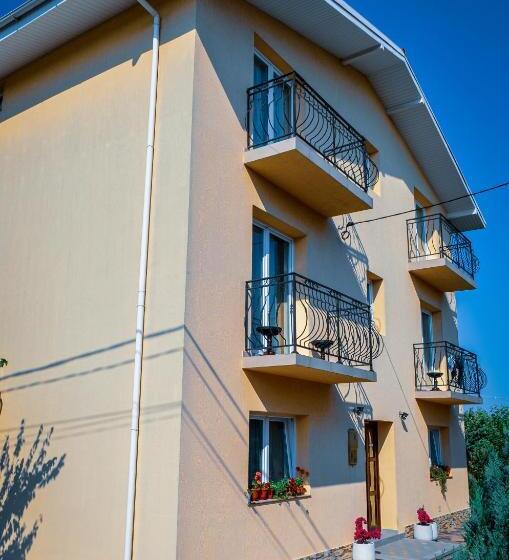 بنسيون Roman Costinesti