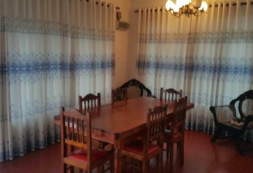 Pensionat White House Hostel