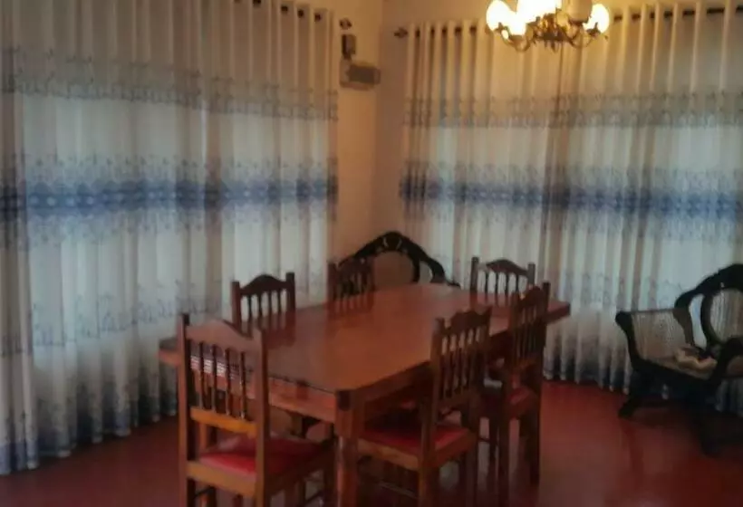 پانسیون White House Hostel