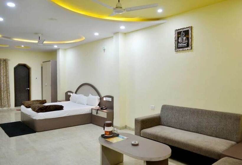 فندق The Safari Inn