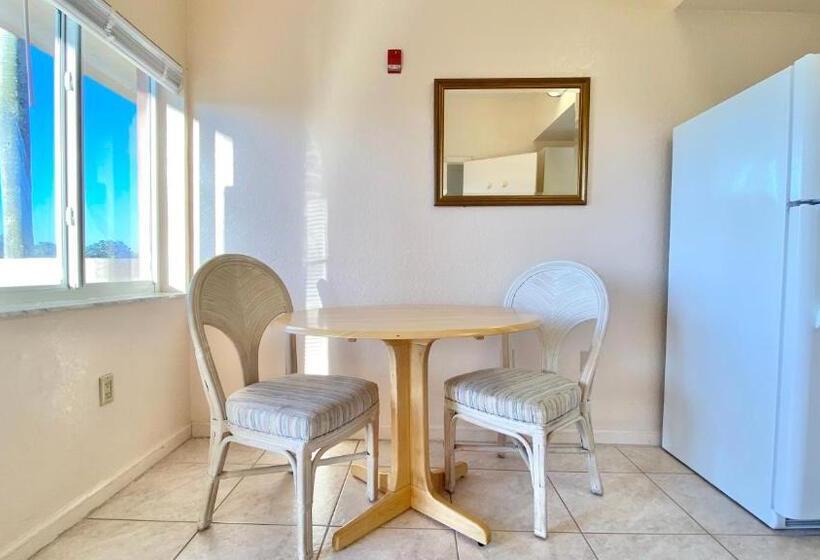 Отель Royal Inn