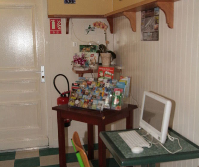 هتل Fast Caen Memorial