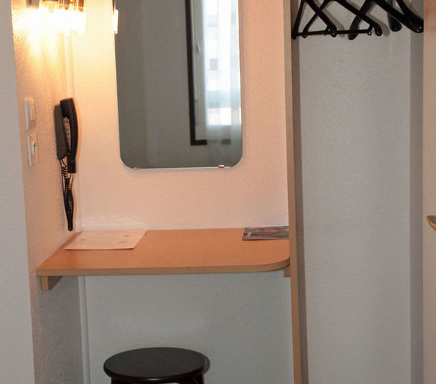 هتل Fast Caen Memorial