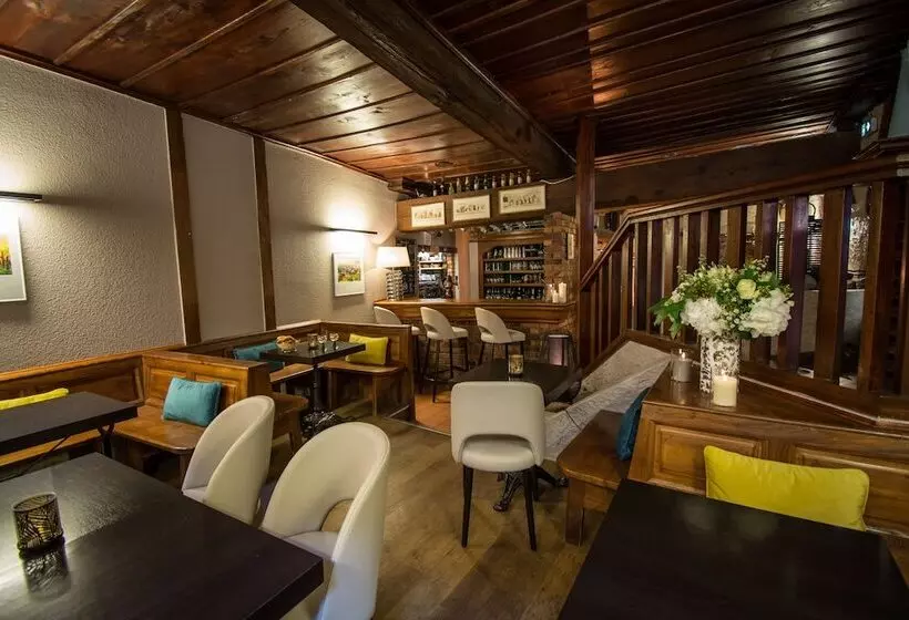 فندق Hôtel De La Couronne