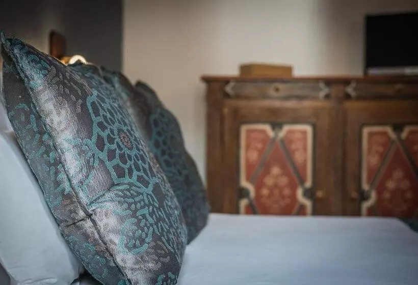 فندق Hôtel De La Couronne