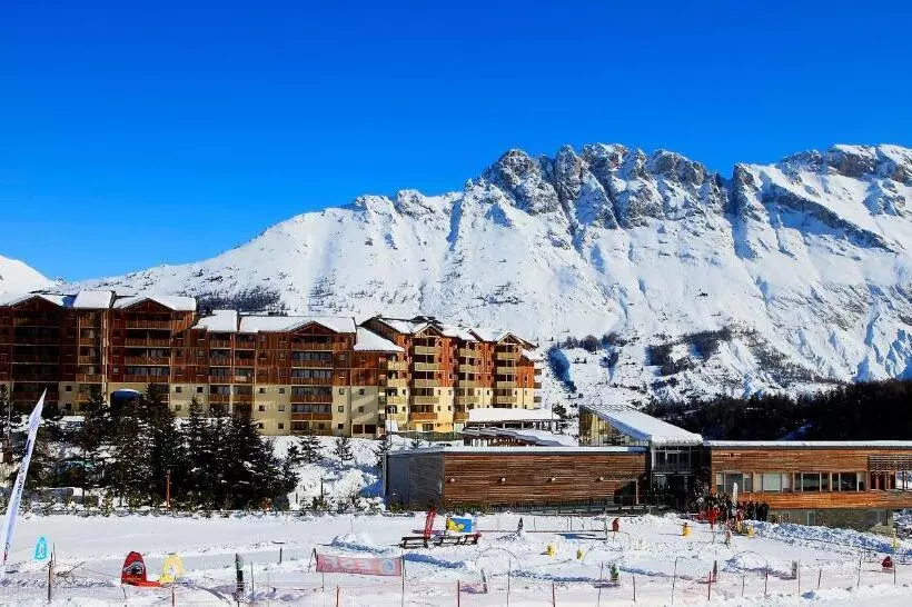 Отель Noemys Les Toits Du Devoluy