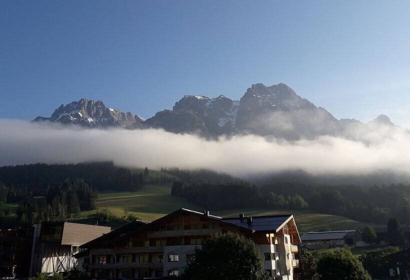 בית מלון כפרי Salzburger Hof Leogang