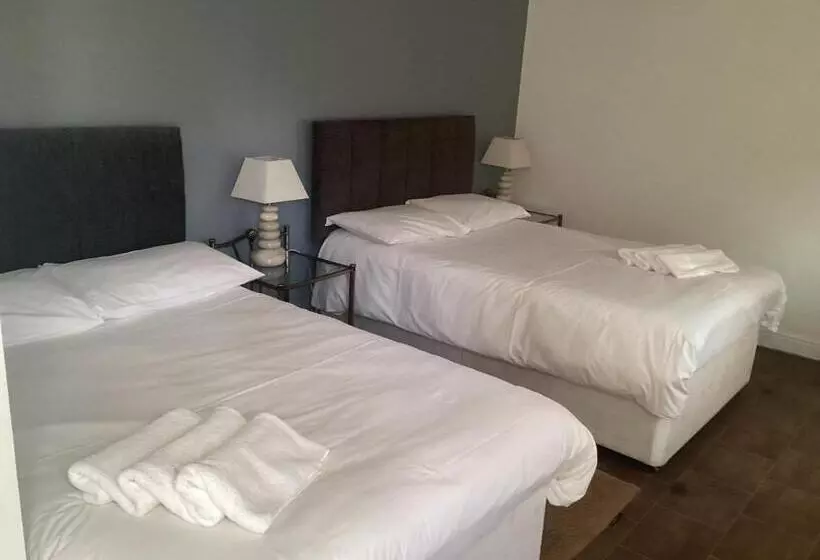 Отель The Riverside