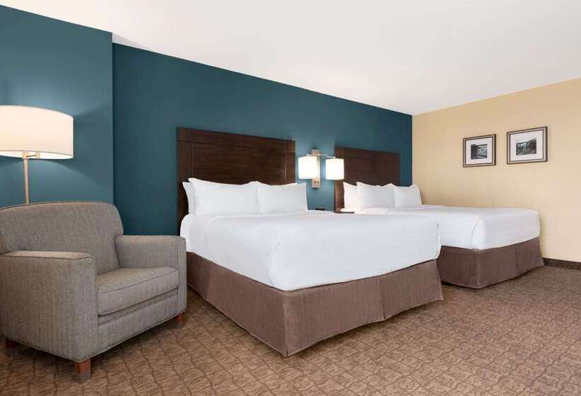 فندق Wyndham Garden Niagara Falls Fallsview
