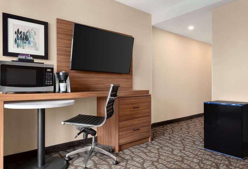 فندق Wyndham Garden Niagara Falls Fallsview