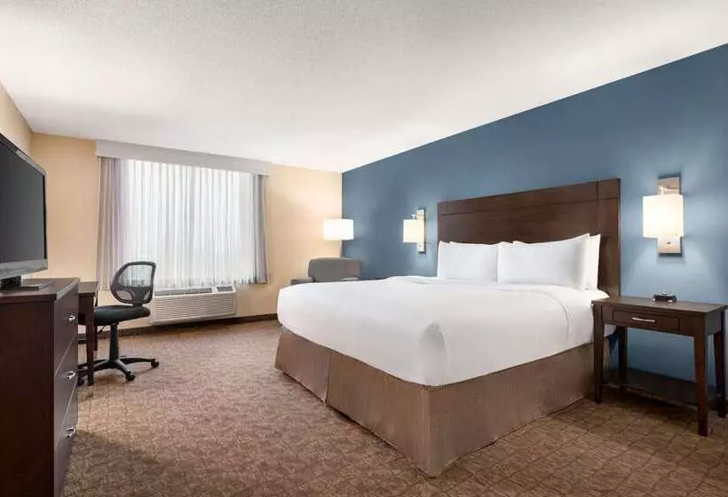 Hotel Wyndham Garden Niagara Falls Fallsview