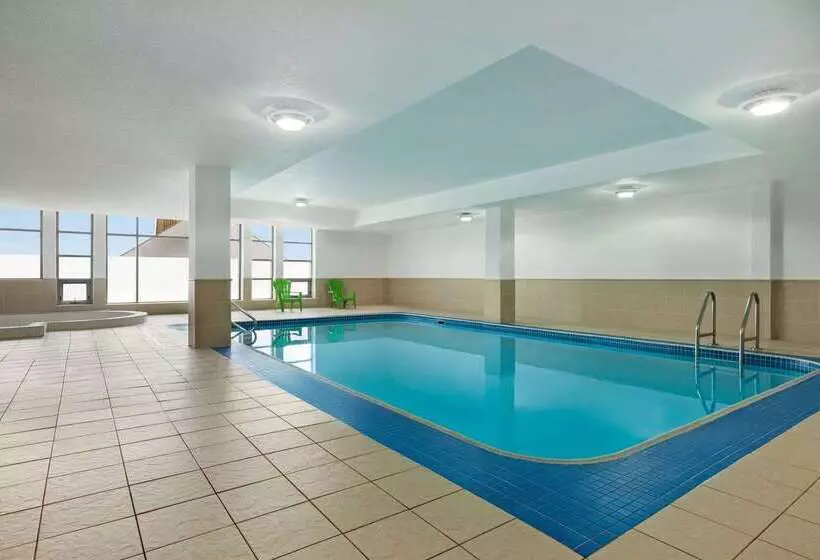 Hotel Wyndham Garden Niagara Falls Fallsview