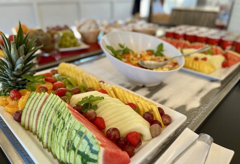 Ramada Hotel & Suites By Wyndham Costa Del Sol