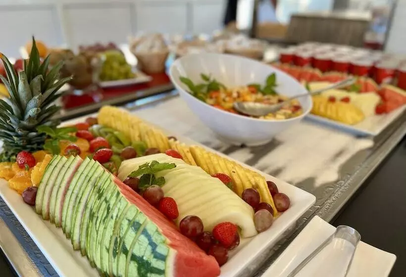 Ramada Hotel & Suites By Wyndham Costa Del Sol