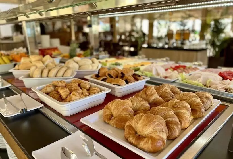 Ramada Hotel & Suites By Wyndham Costa Del Sol