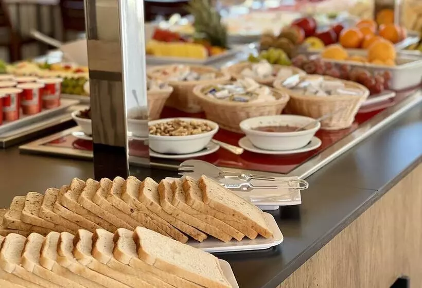 Ramada Hotel & Suites By Wyndham Costa Del Sol