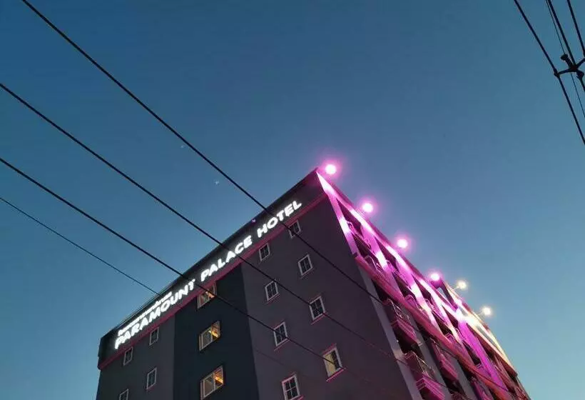 Paramount Palace Hotel Dannok