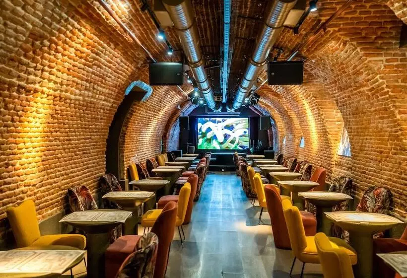 مسافرخانه El Pasaje