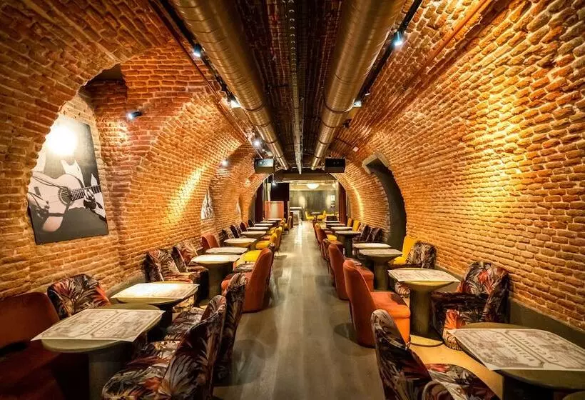 مسافرخانه El Pasaje