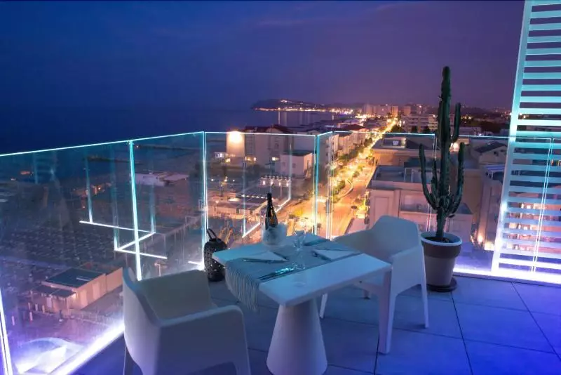 Otel Alexandra Beach Front Xxl Breakfast & Brunch Until 12 30pm