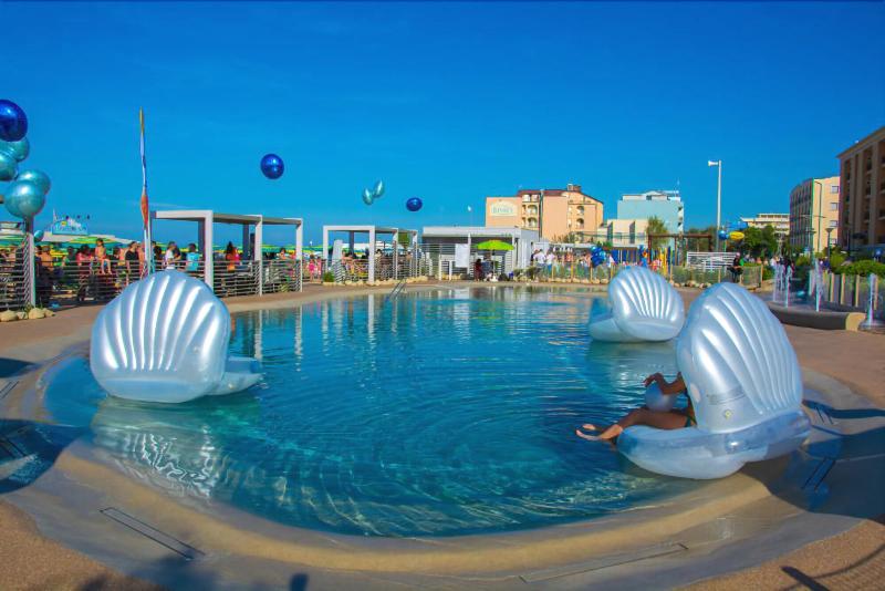 هتل Alexandra   Beach Front  Xxl Breakfast & Brunch Until 12 30pm