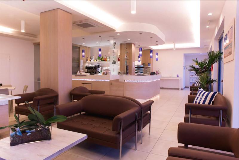 هتل Alexandra   Beach Front  Xxl Breakfast & Brunch Until 12 30pm