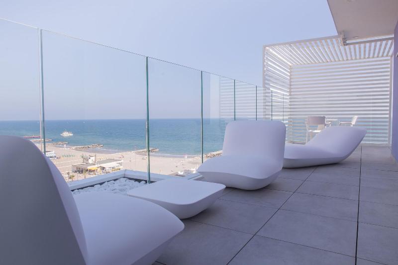 هتل Alexandra   Beach Front  Xxl Breakfast & Brunch Until 12 30pm