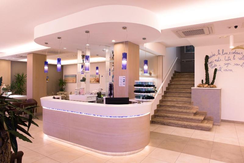 هتل Alexandra   Beach Front  Xxl Breakfast & Brunch Until 12 30pm