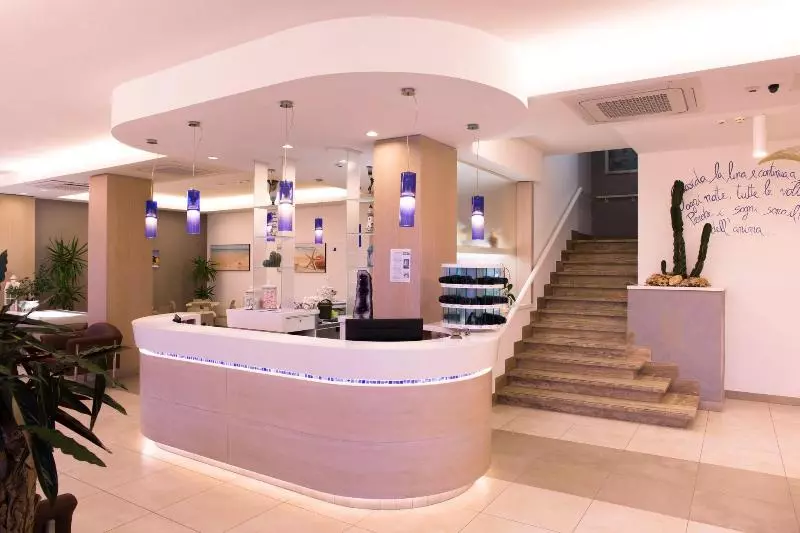 Otel Alexandra Beach Front Xxl Breakfast & Brunch Until 12 30pm