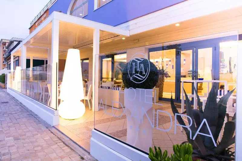 Otel Alexandra Beach Front Xxl Breakfast & Brunch Until 12 30pm