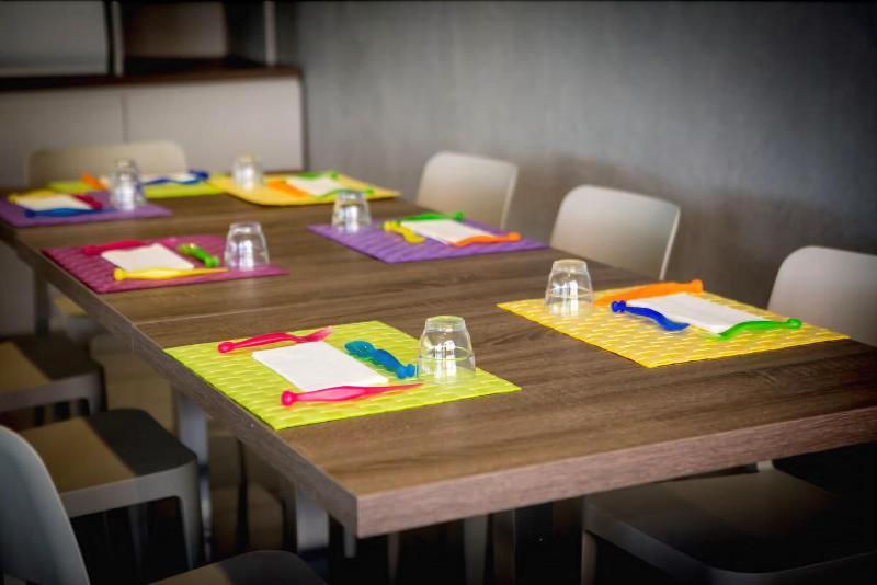 هتل Alexandra   Beach Front  Xxl Breakfast & Brunch Until 12 30pm