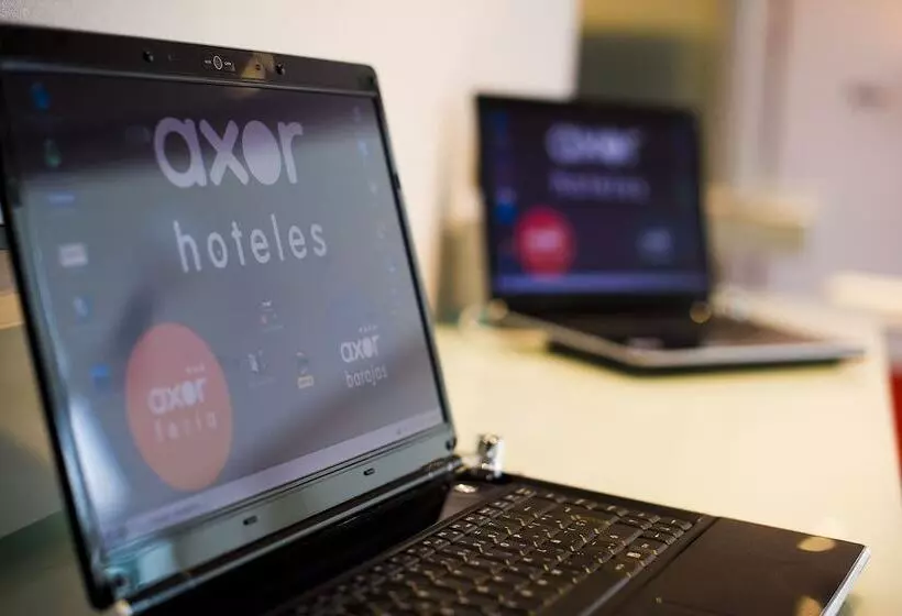هتل Axor Feria