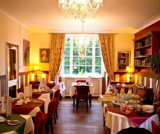 ホテル Baskerville House