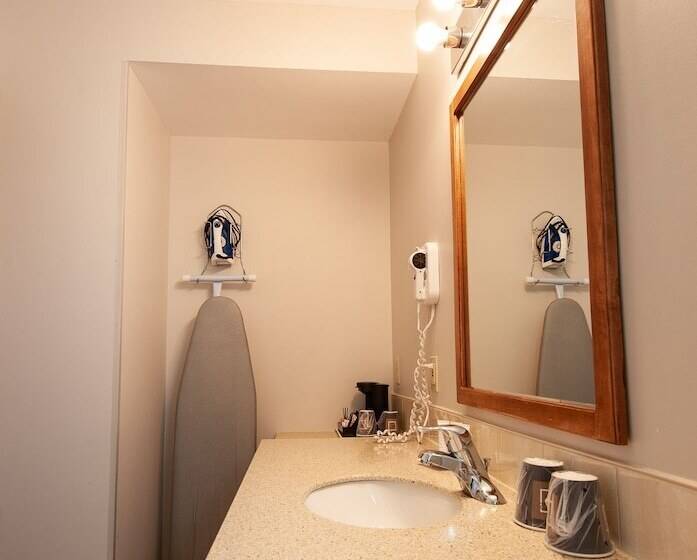 Отель Dutch Inn