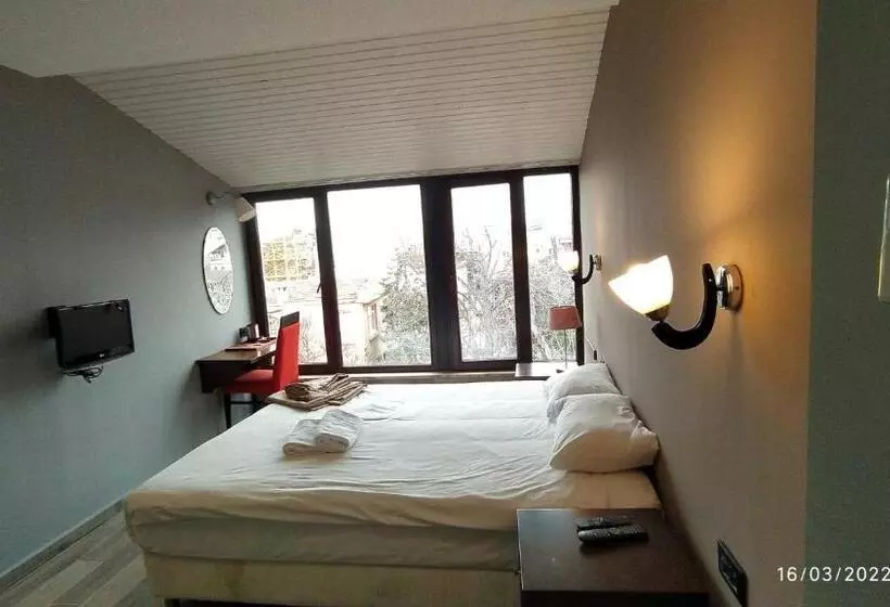 ホテル Mangana Konak