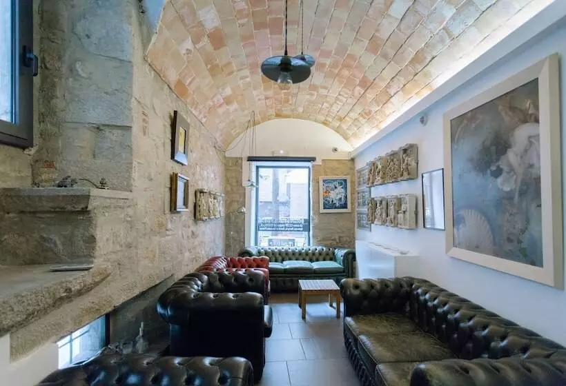 هتل Museu Llegendes De Girona