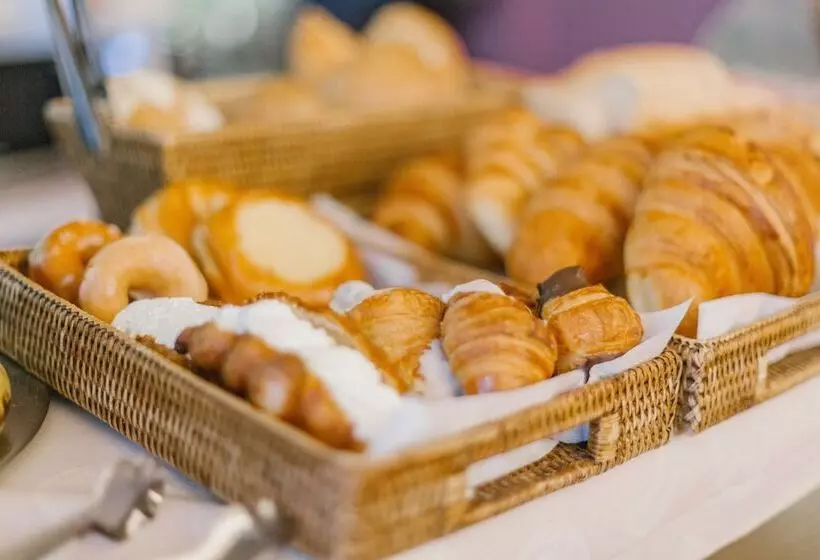 هتل Museu Llegendes De Girona