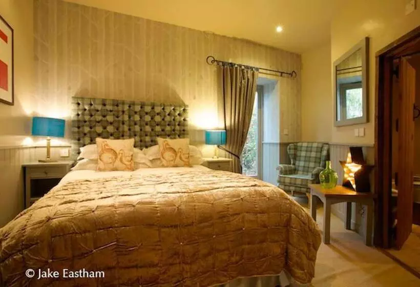 酒店 Pear Tree Inn Whitley