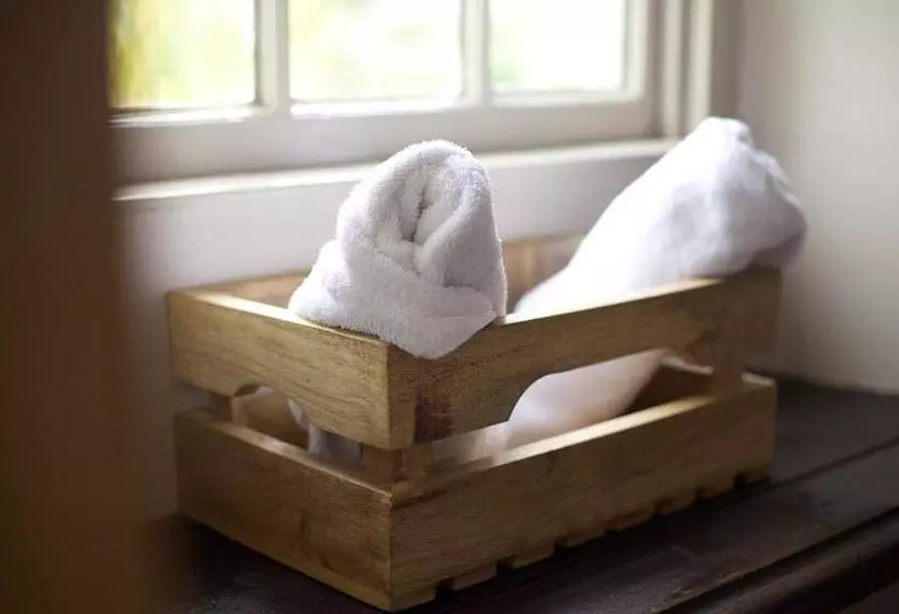 酒店 Pear Tree Inn Whitley