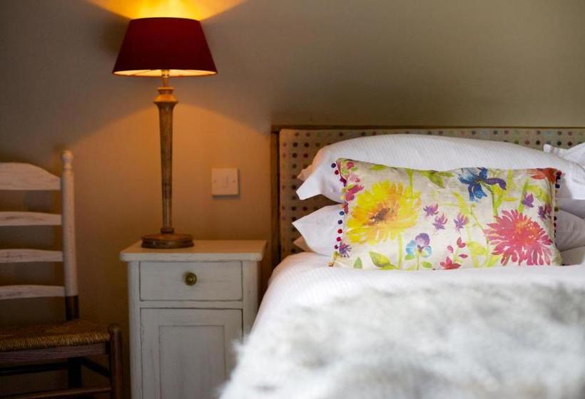 Отель Pear Tree Inn Whitley