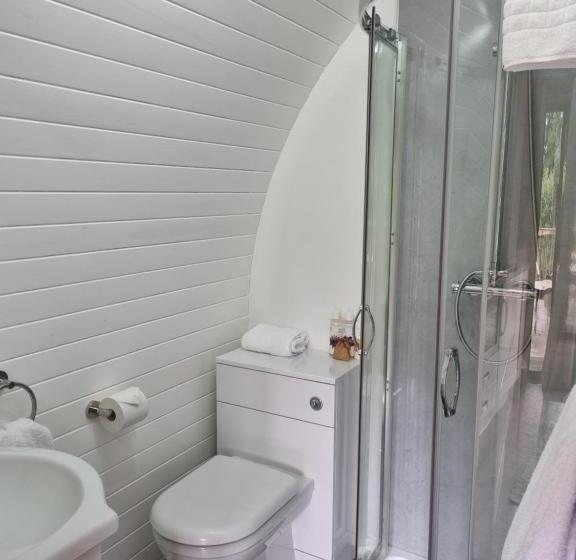 Отель Pear Tree Inn Whitley