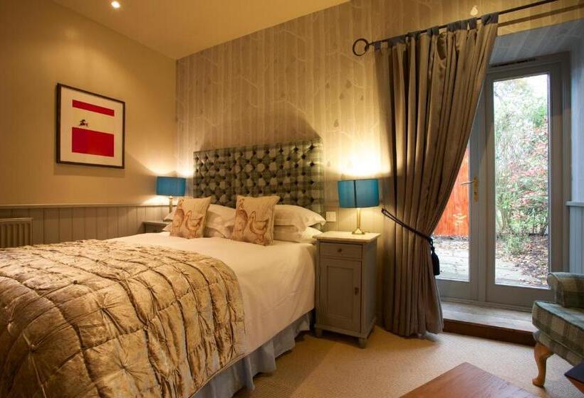 Отель Pear Tree Inn Whitley