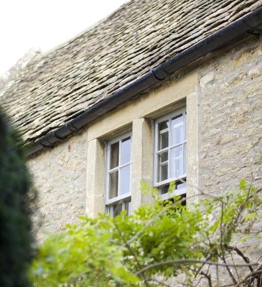 Отель Pear Tree Inn Whitley