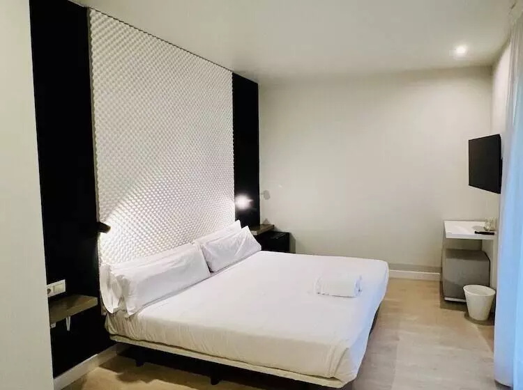 هتل Urbansea Atocha 113